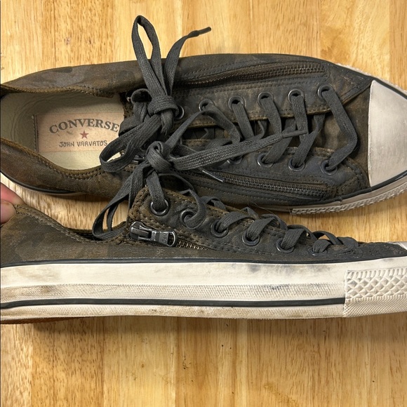 Converse Black and White Low-Top Sneakers - Picture 5 of 7